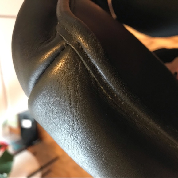 Vintage Coach Black Leather Crossbody - Picture 6 of 9